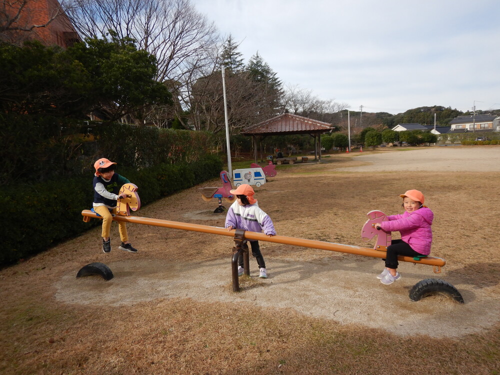 公園で遊んでいる様子 (5)