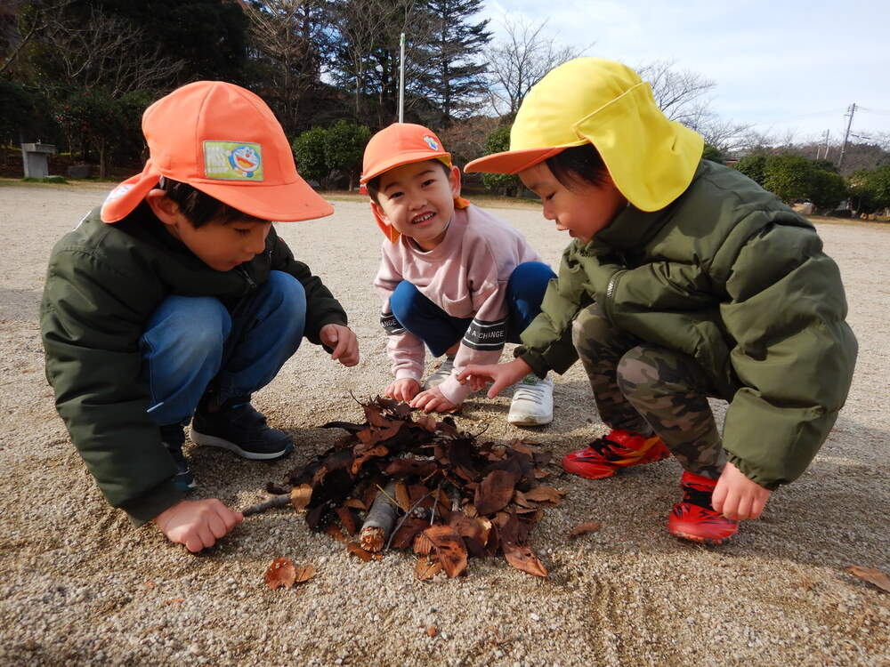 公園で遊んでいる様子 (6)