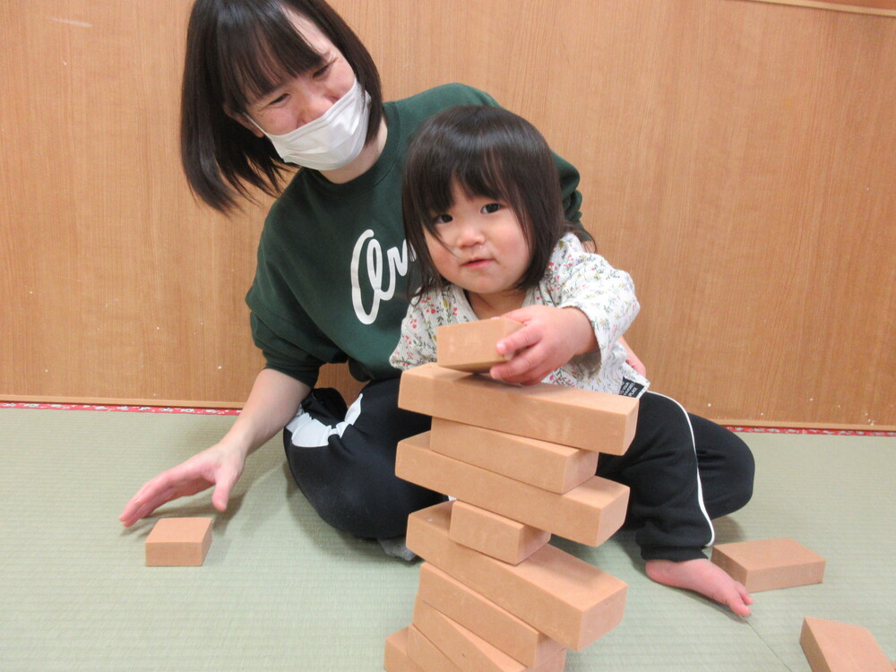 ソフト積み木で遊んでいる様子 (3)