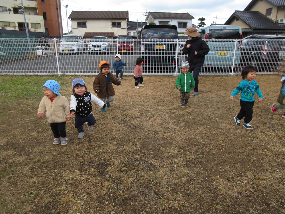 園庭遊びの様子