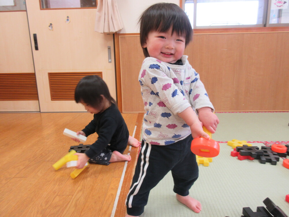 井形ブロックであそんでいる