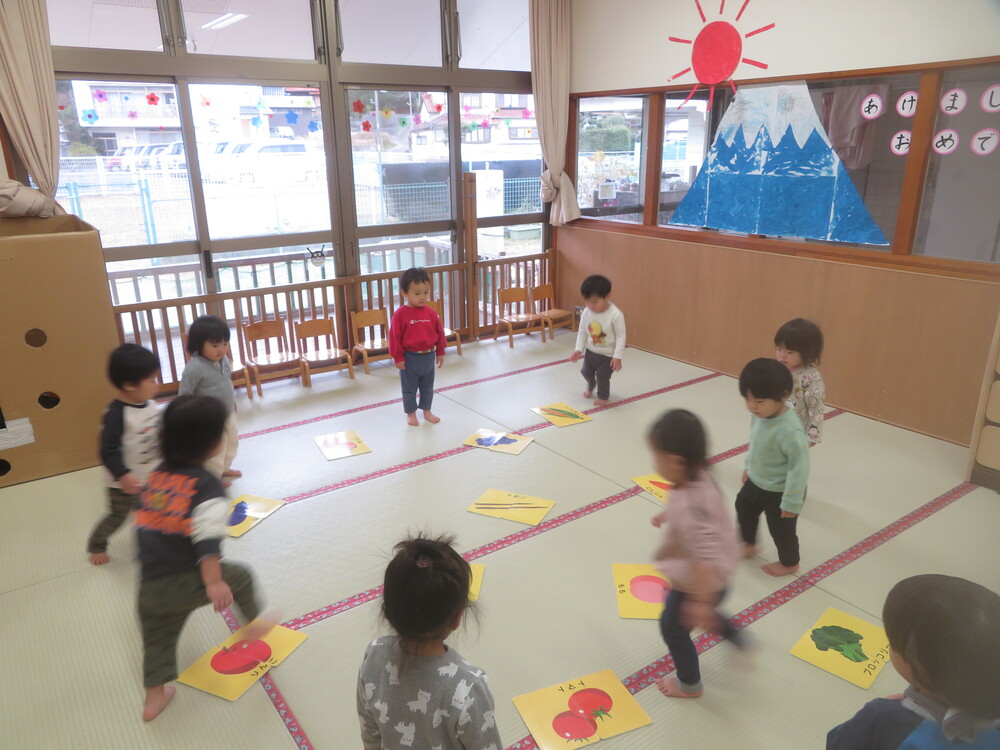 初めてのカルタ遊び (2)