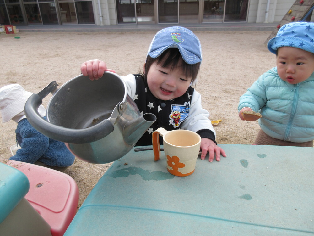おままごとしている
