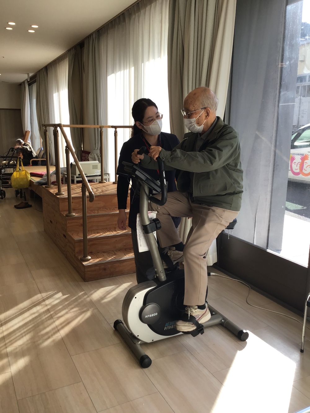 自転車こぎ体験中
