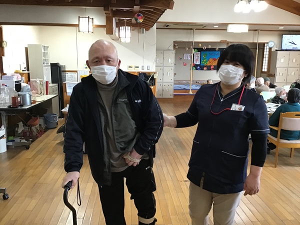 歩行訓練中です