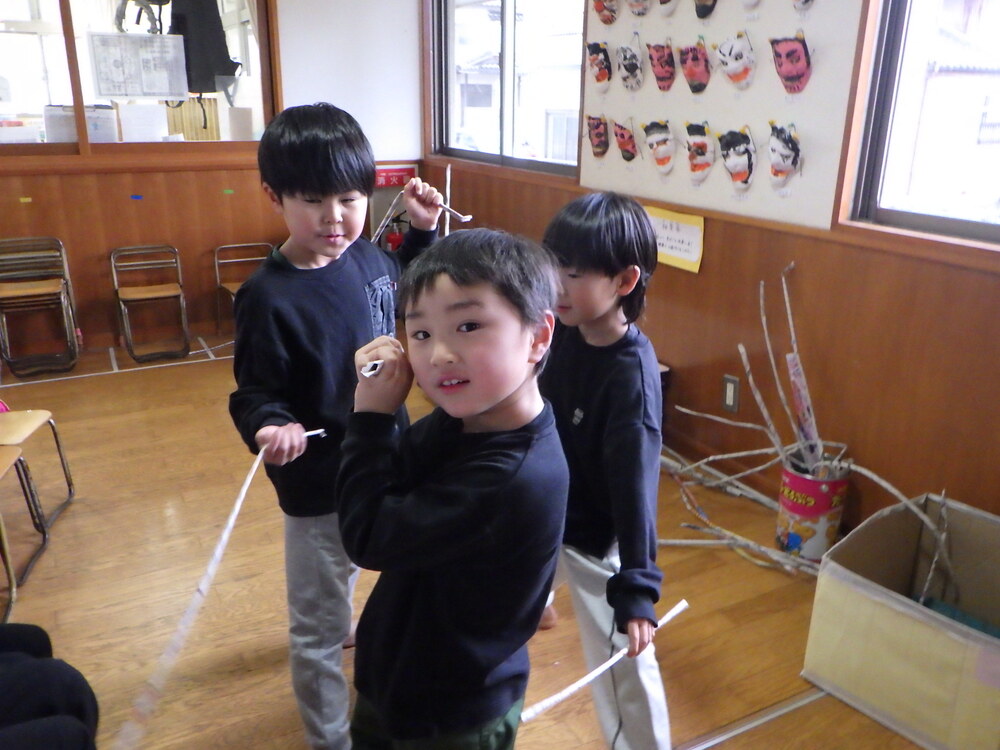 神楽を舞っている
