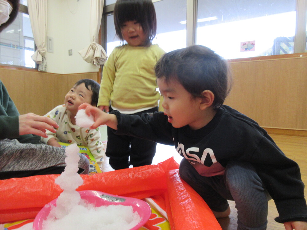 雪遊びの様子