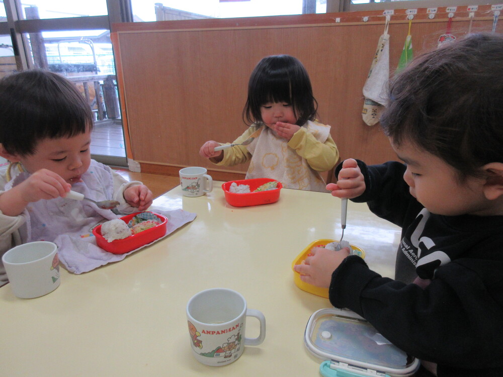 お弁当ごっこの様子