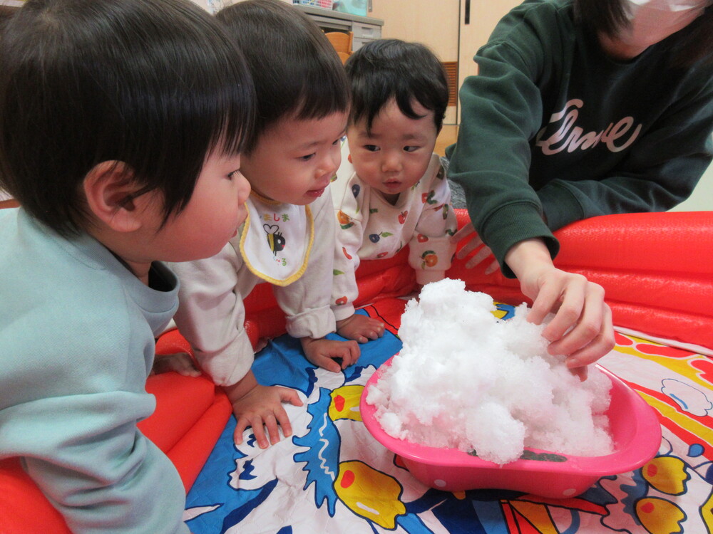 雪遊びの様子
