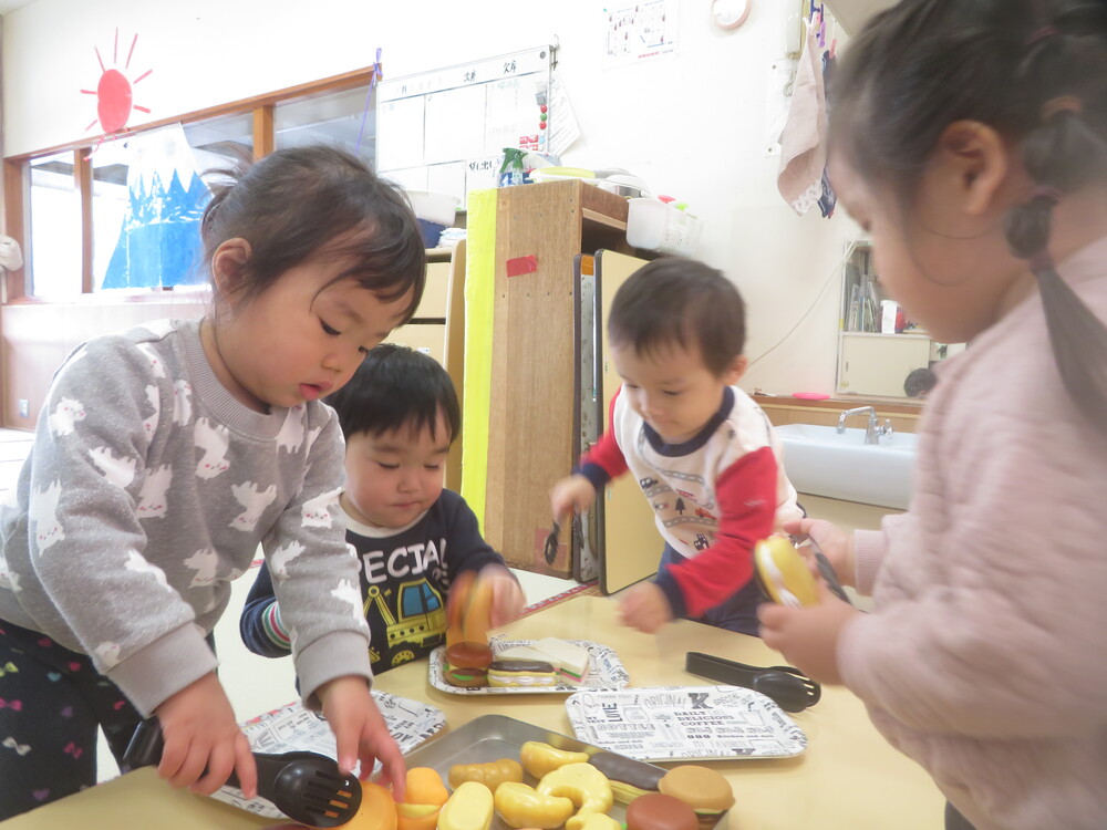 パン屋さんごっこ (2)