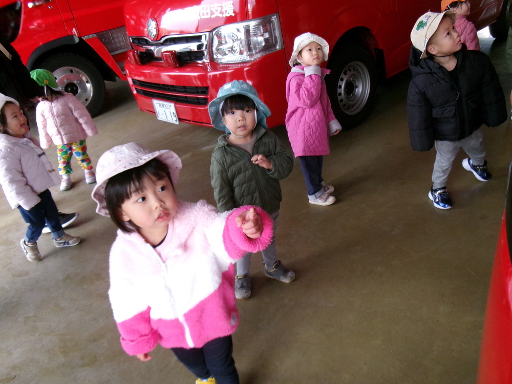 散歩を楽しむ子ども１