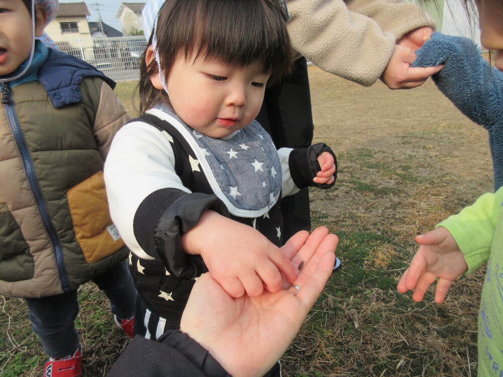 園庭で遊んでいる様子 (3)