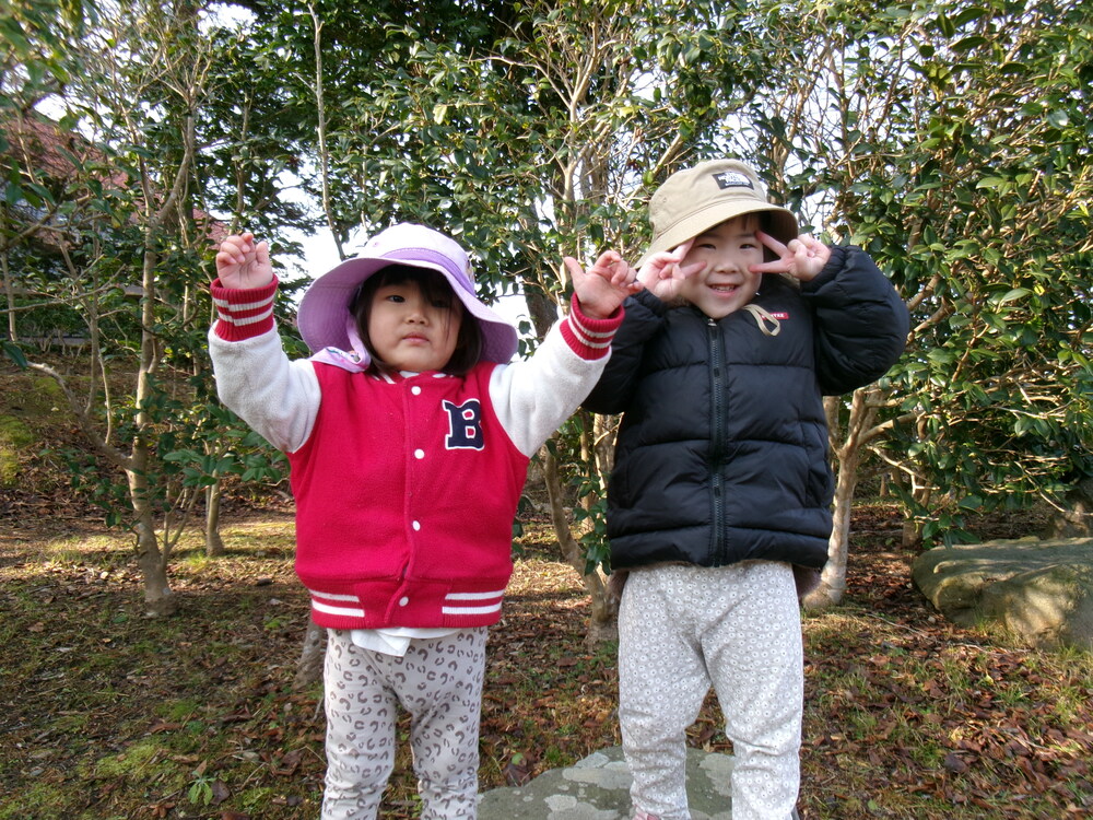 宮崎公園の石で遊んでいる様子 (3)