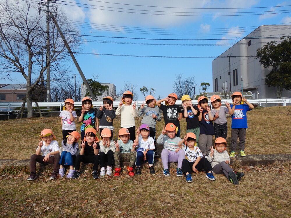 公園で遊んでいる様子 (5)
