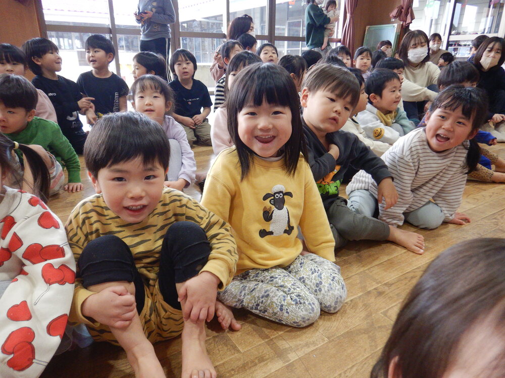 歌をうたっている様子 (2)