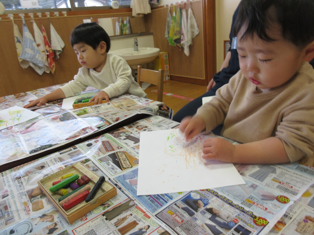 お絵かきをしているようす (5)
