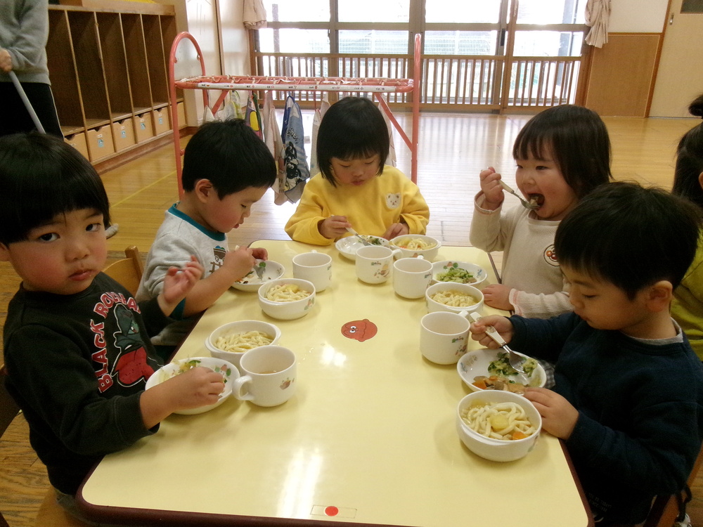 給食の様子 (1)