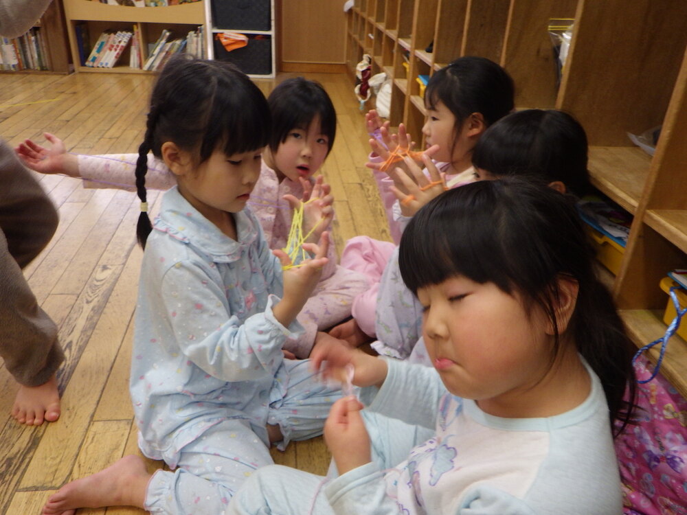あやとりの様子