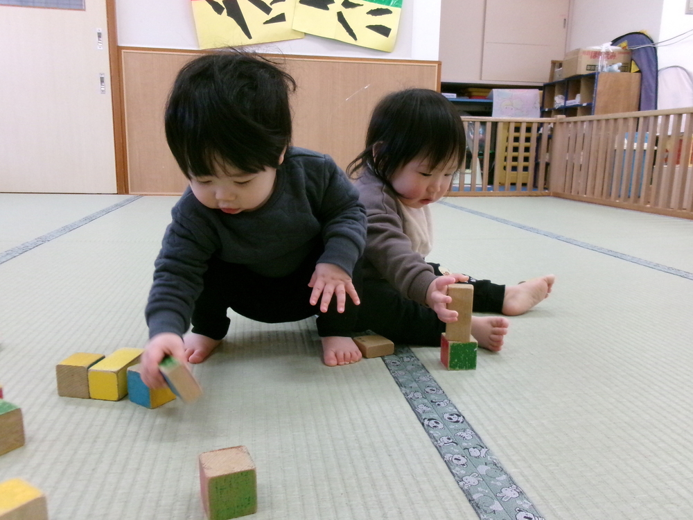 積み木を重ねる３