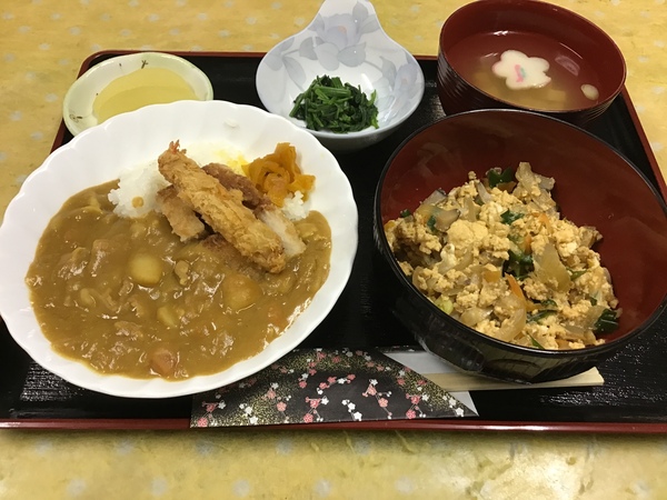 エビフライカレーかカツ丼の選択でした