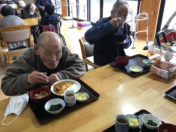 食事中です