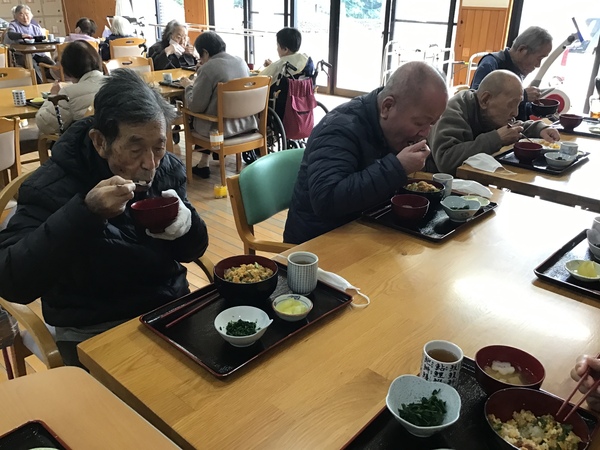 食事中です