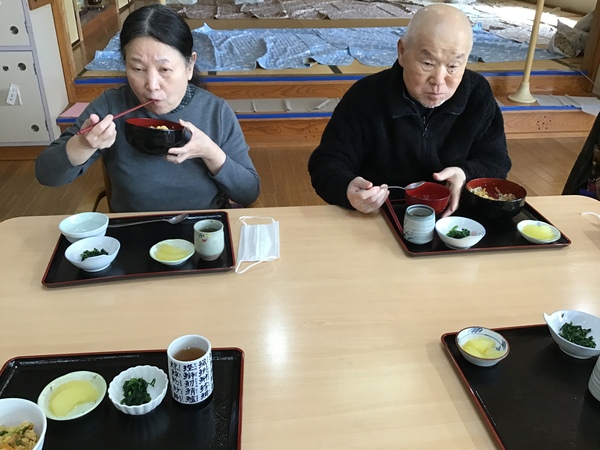 食事中です