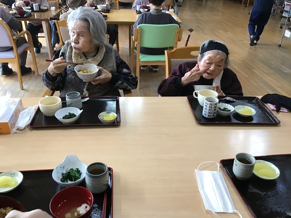 食事中です