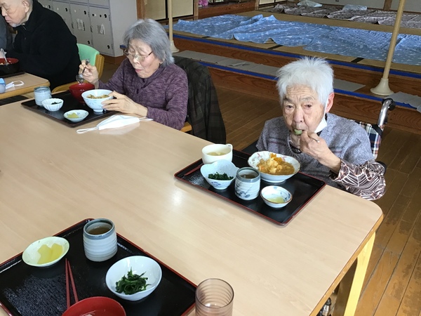 食事中です