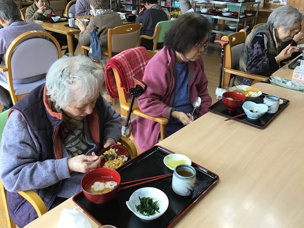 食事中です