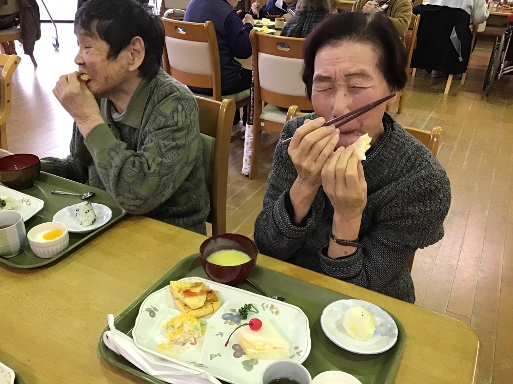 昼食の様子