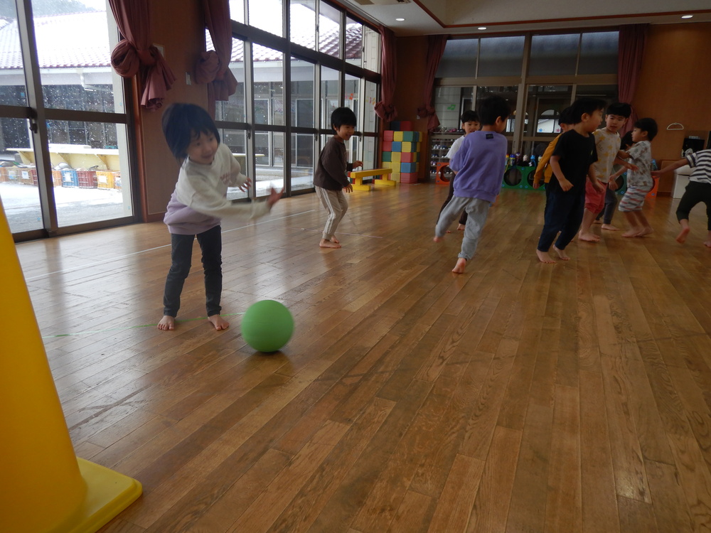 転がしドッチボール