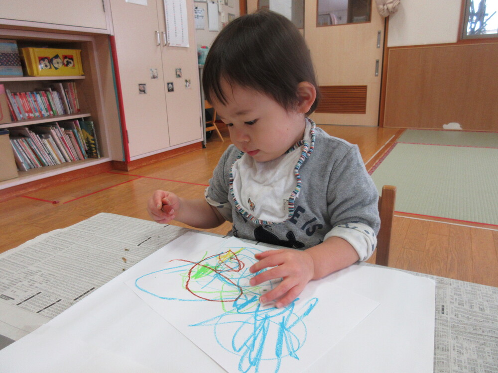 お絵かきの様子 (2)
