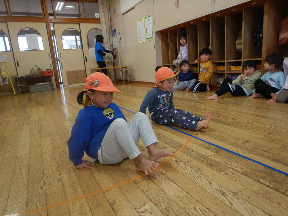 おしり鬼ごっこをしている様子 (2)