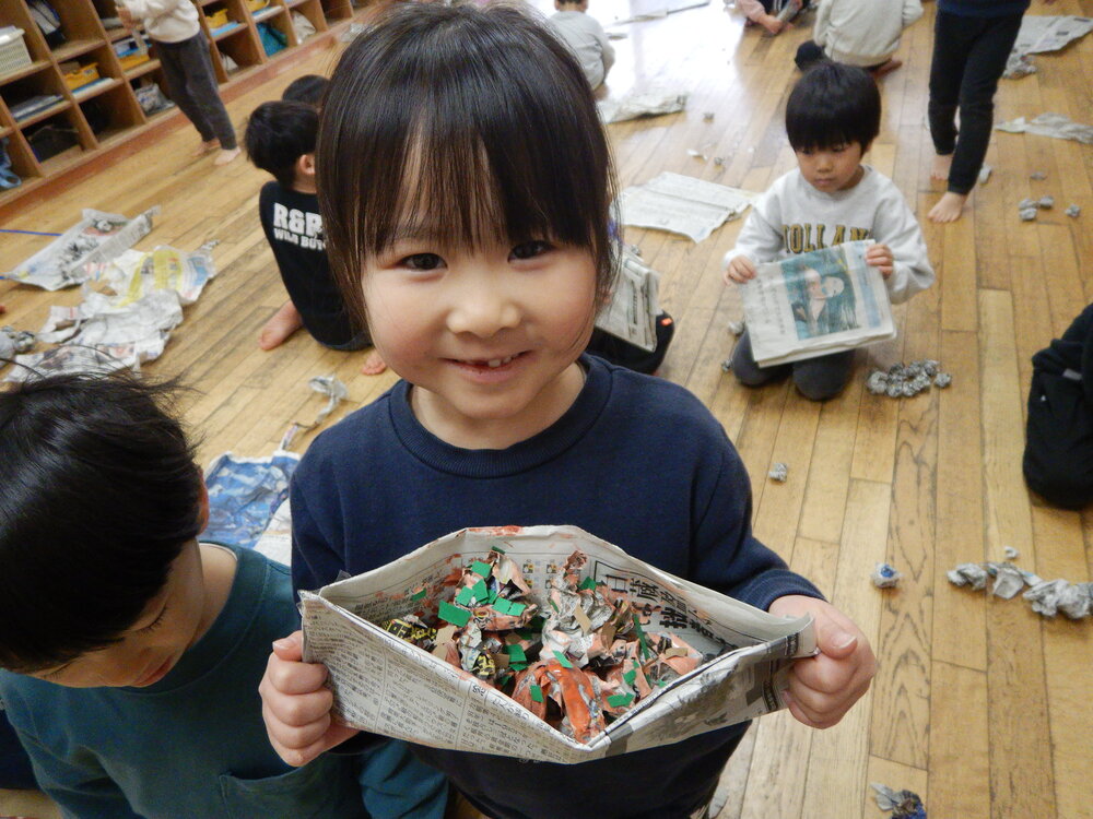 新聞紙遊び (1)