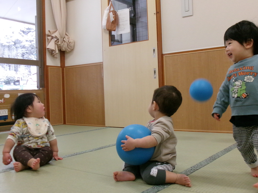 ボールで遊ぶ