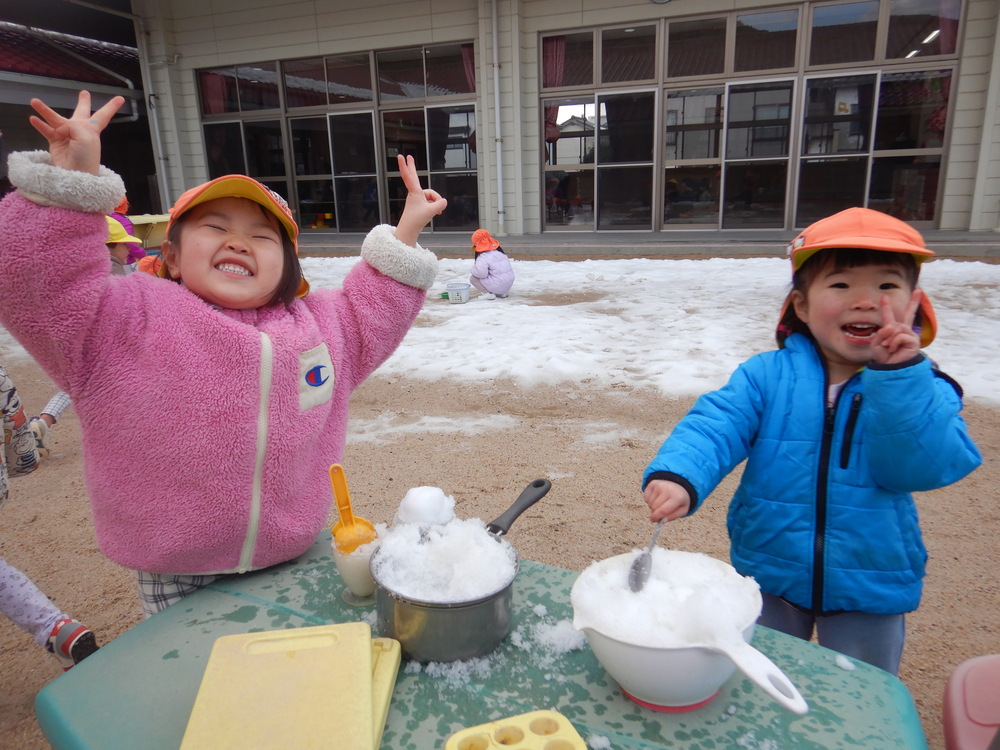 雪遊び