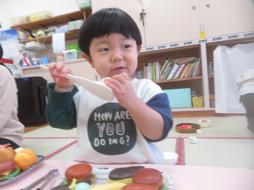 パン屋さんごっこをする様子 (5)