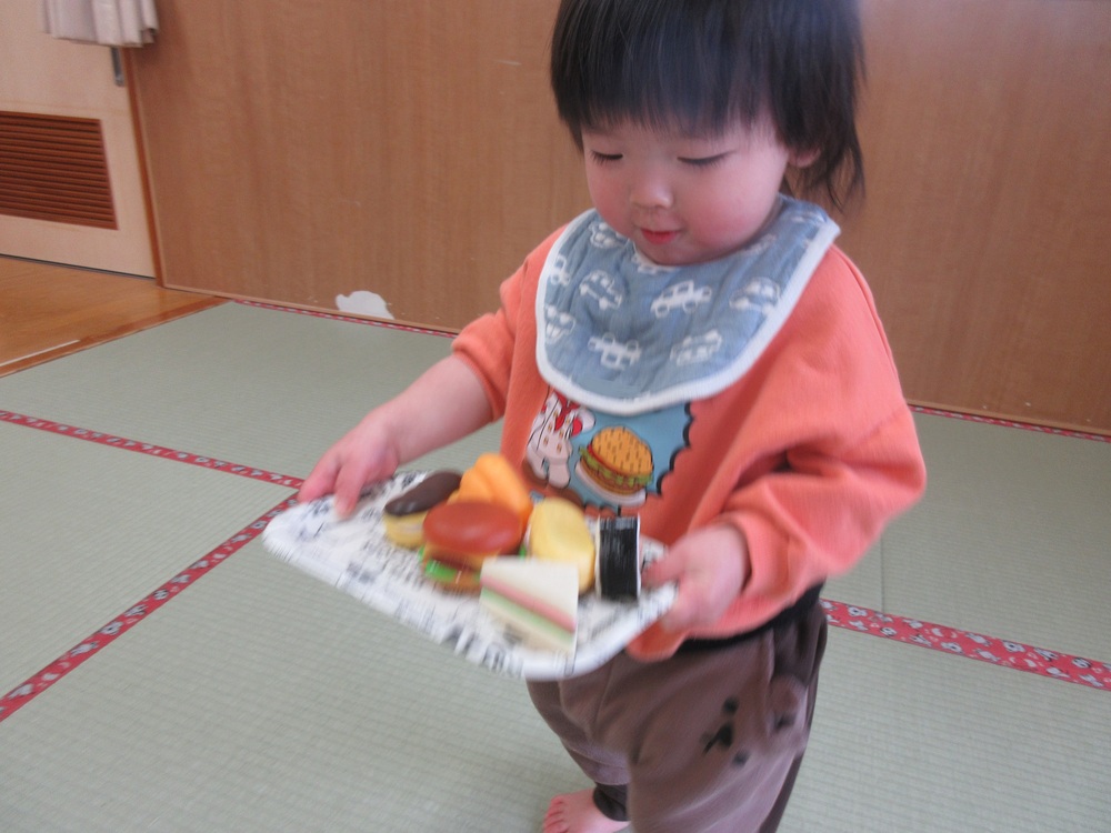 パン屋さんごっこをしている