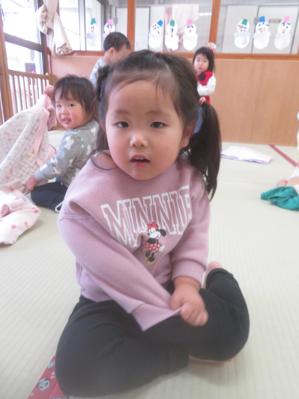 パジャマに着替える様子