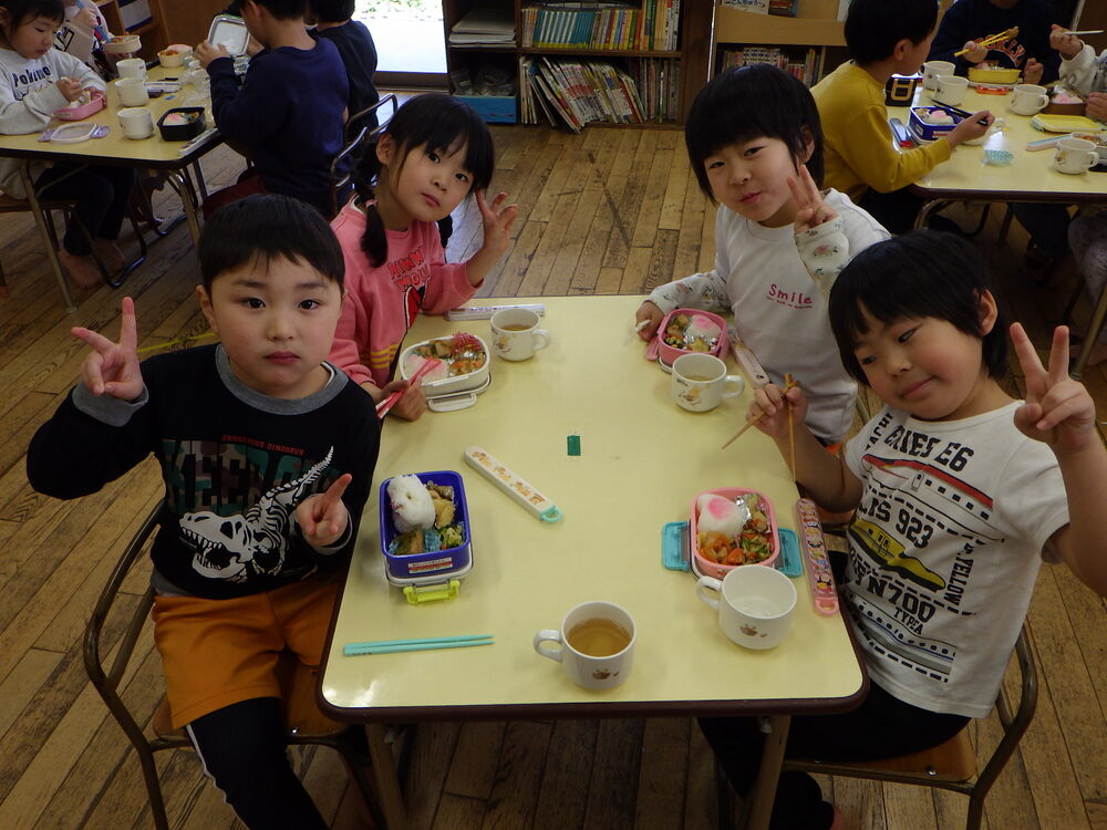 お弁当ごっこの様子