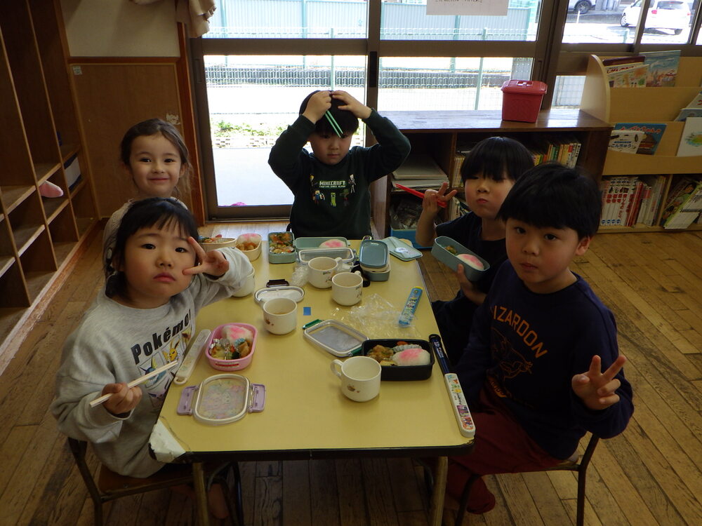 お弁当ごっこの様子