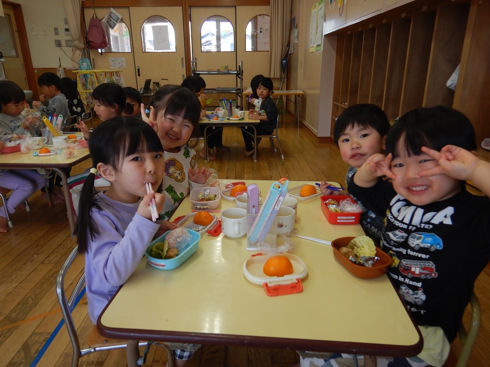 お弁当ごっこの様子 (5)