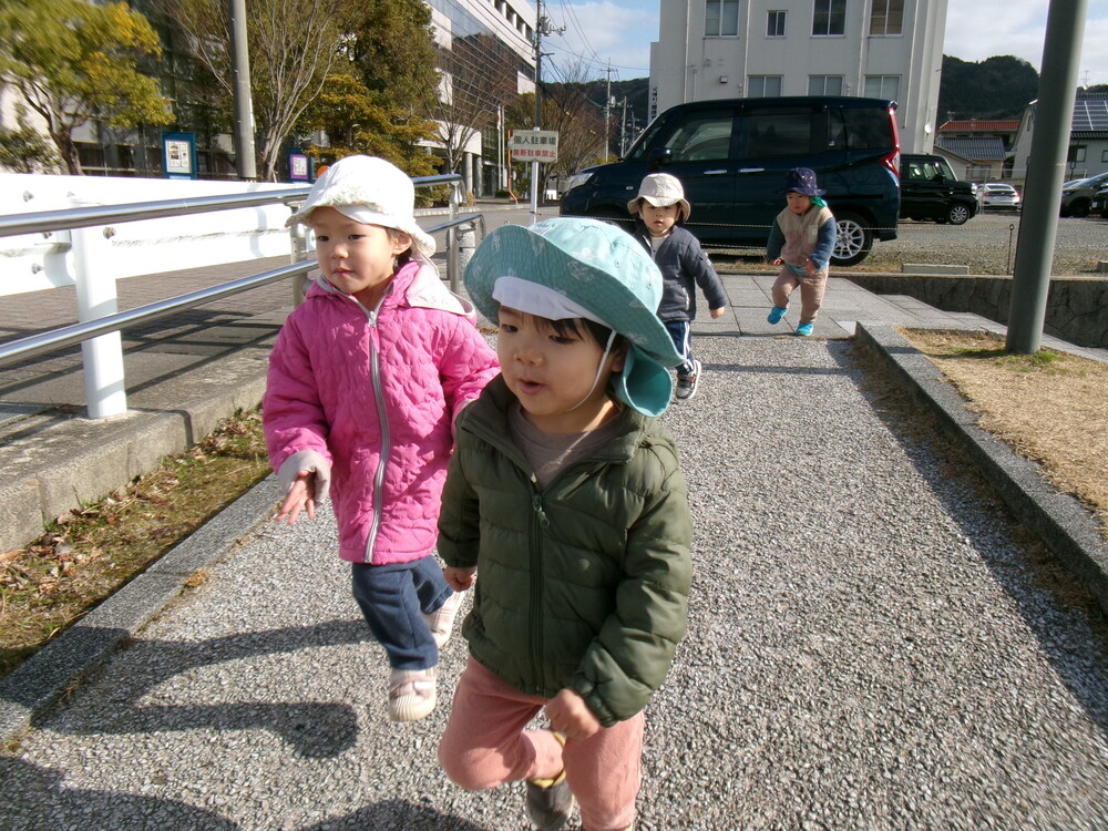 あすてらす公園で遊ぶ子ども (2)