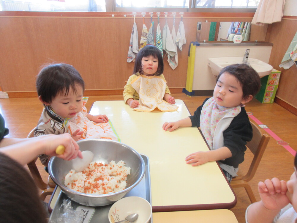 お弁当ごっこの様子 (1)