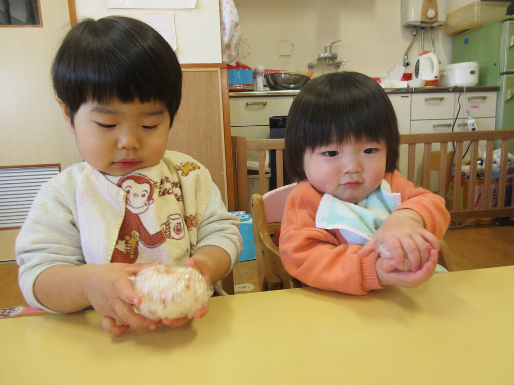 お弁当ごっこの様子 (2)