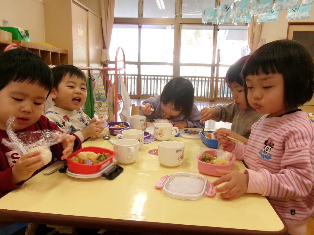 お弁当ごっこの様子 (5)