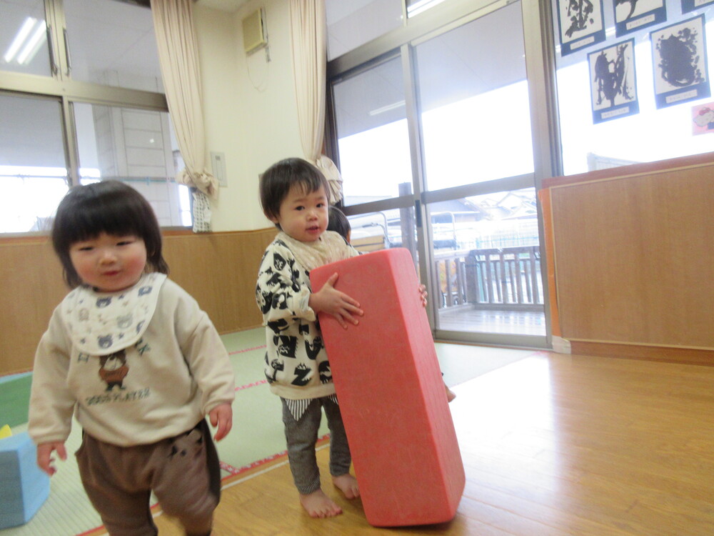 プラフォーミングで遊んでいる様子 (2)