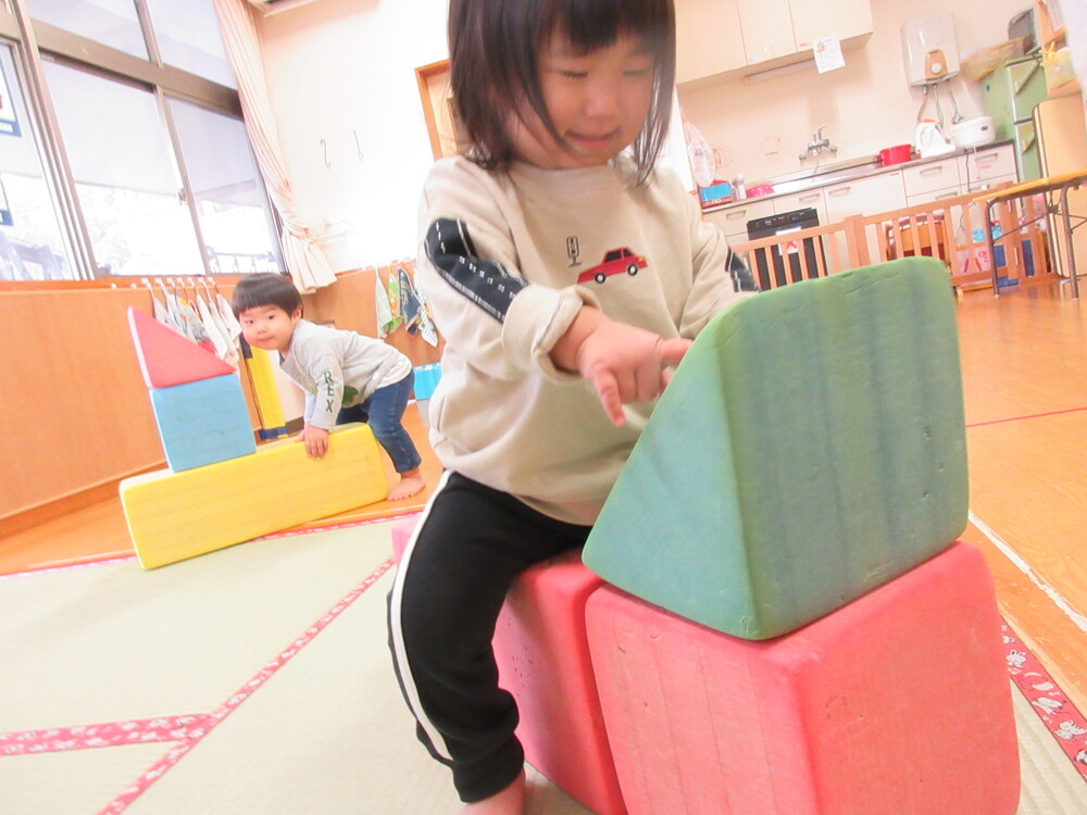 プラフォーミングで遊んでいる様子 (4)