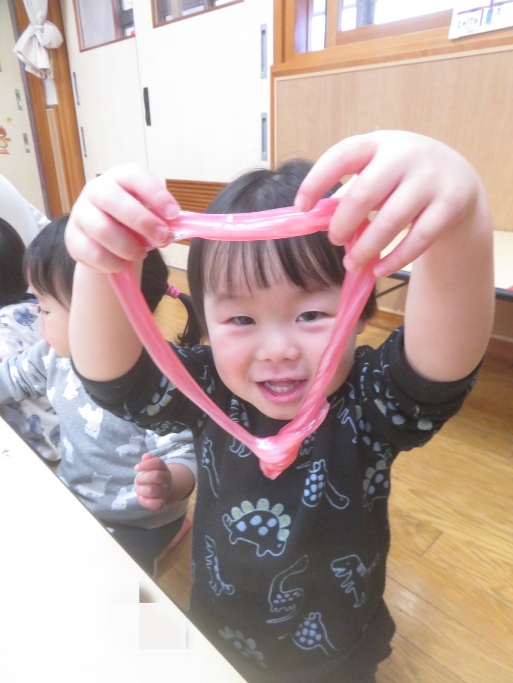 ジェル粘土であそぶ様子 (3)